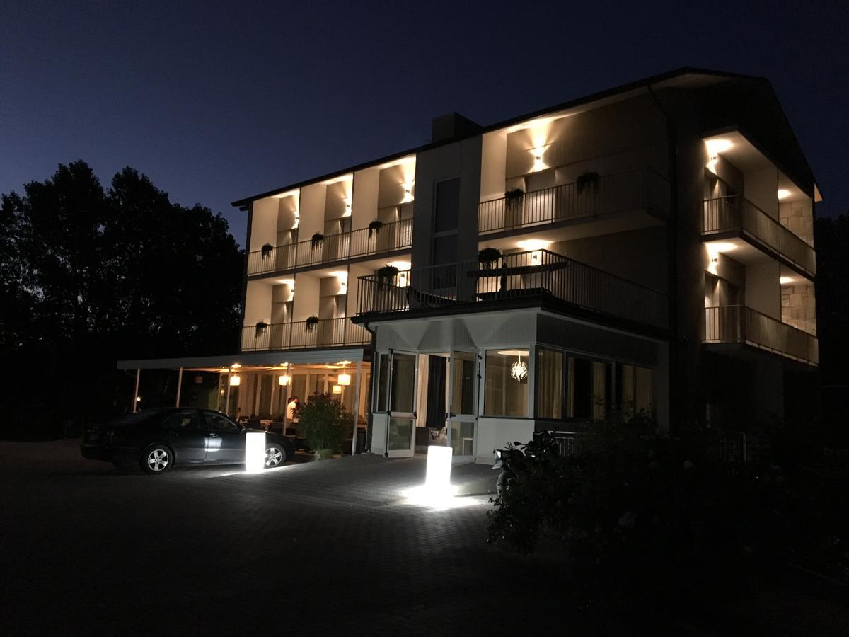 Infinity Hotell Cervia Exteriör bild