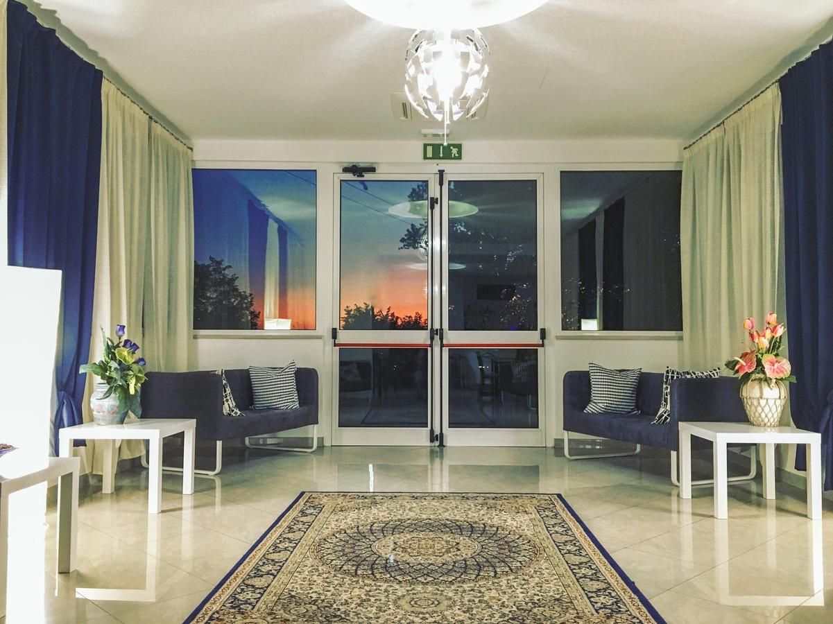 Infinity Hotell Cervia Exteriör bild