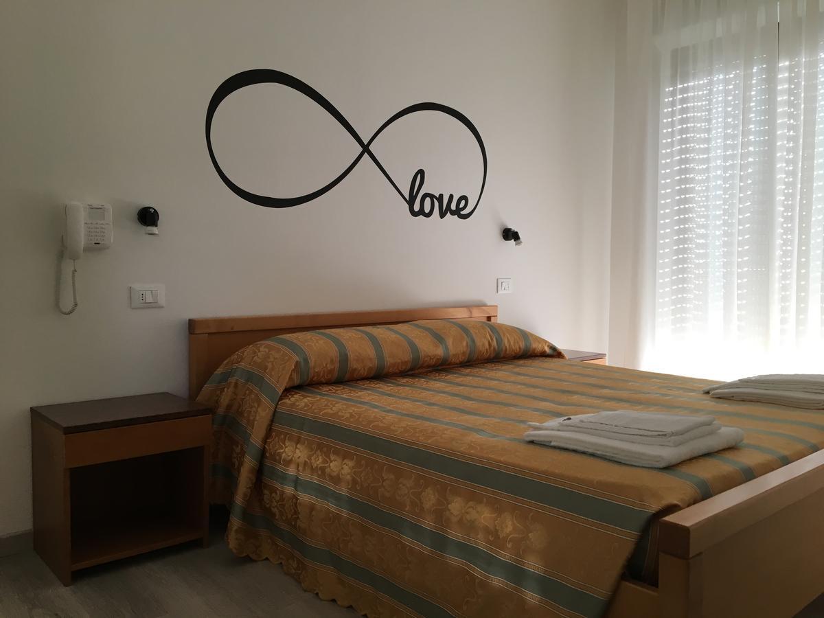 Infinity Hotell Cervia Exteriör bild