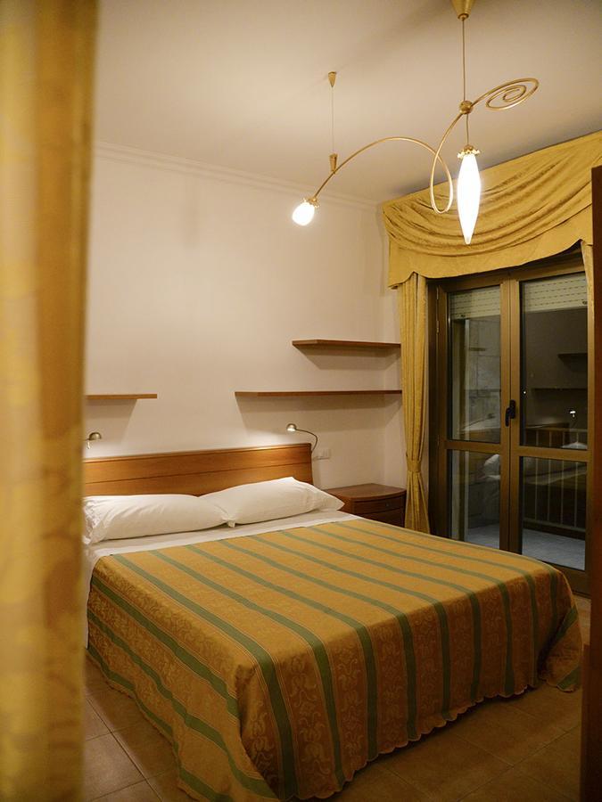Infinity Hotell Cervia Exteriör bild